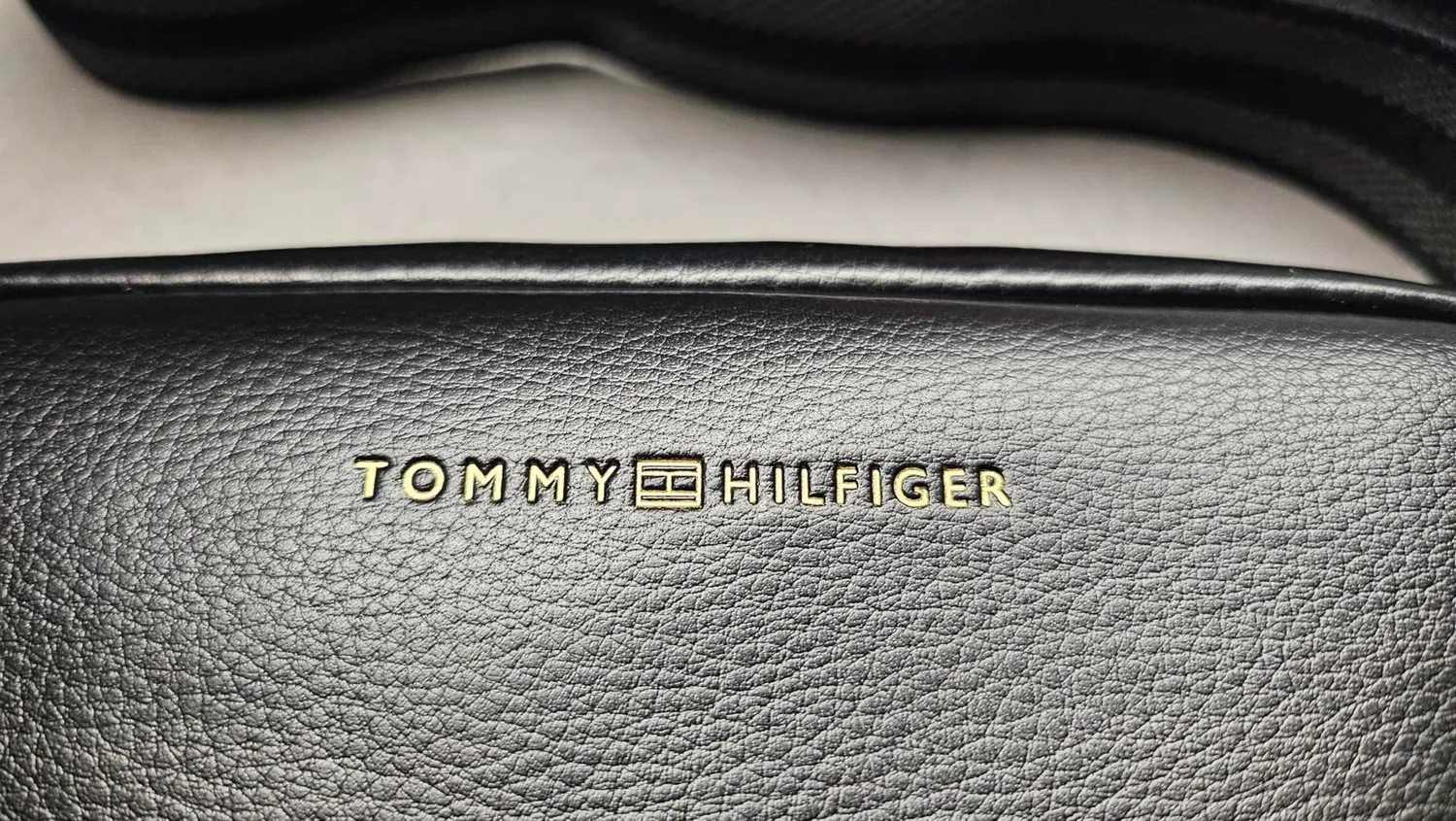 Tommy Hilfiger Borsa a Tracolla Donna Logo con Zip