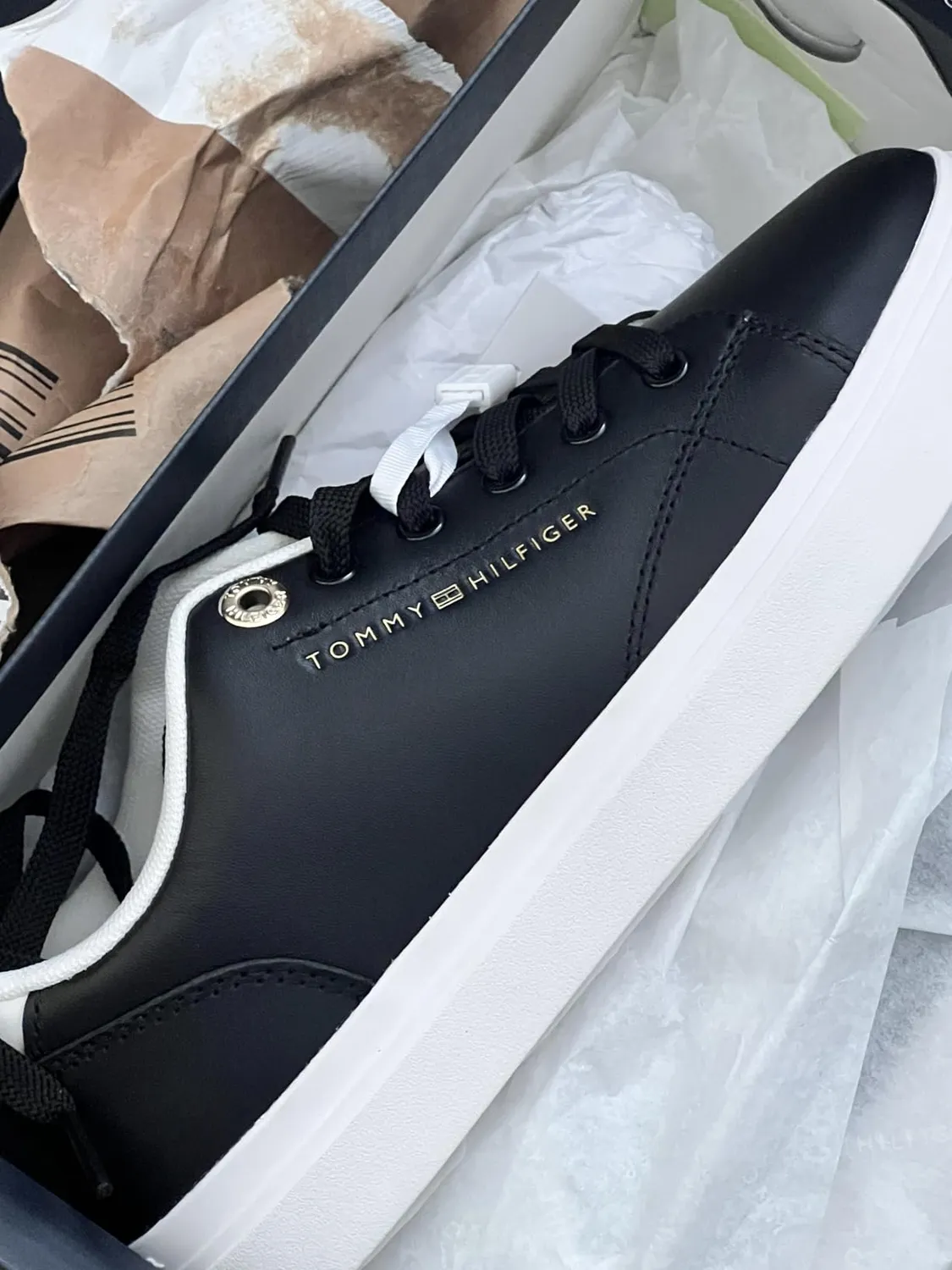 Tommy Hilfiger TH Feminine Cupsole FW0FW09105 sneakers pelle bianche