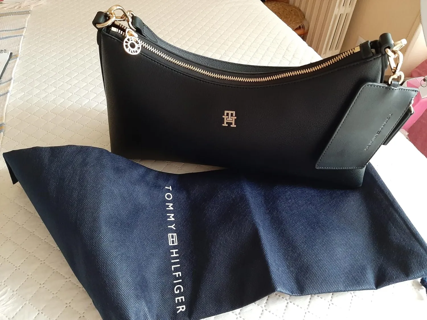 Tommy Hilfiger Icon Borsa a Spalla Donna Nera Monete