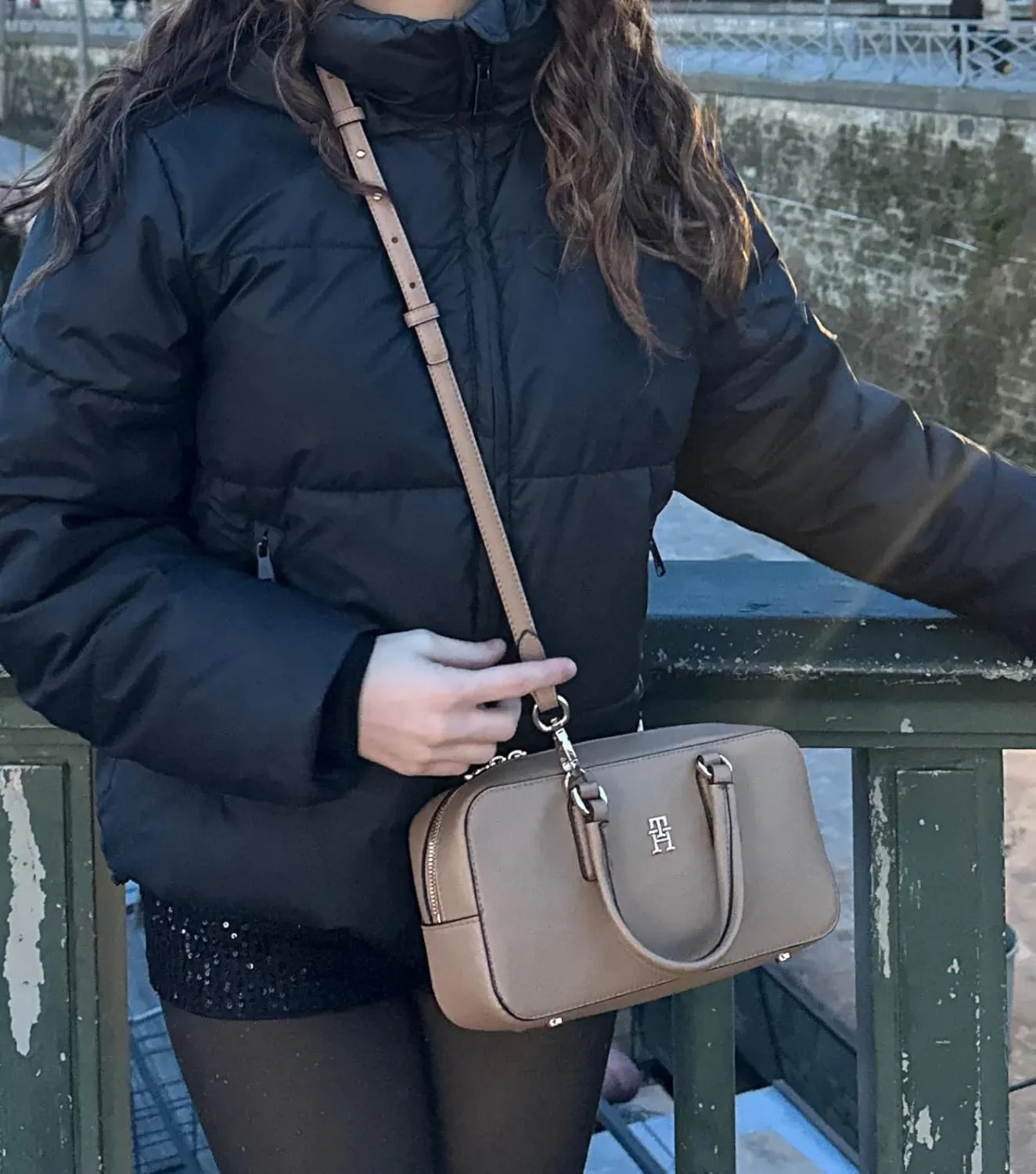 Tommy Hilfiger TH Daily Crossover AW0AW18378 tracolla rossa