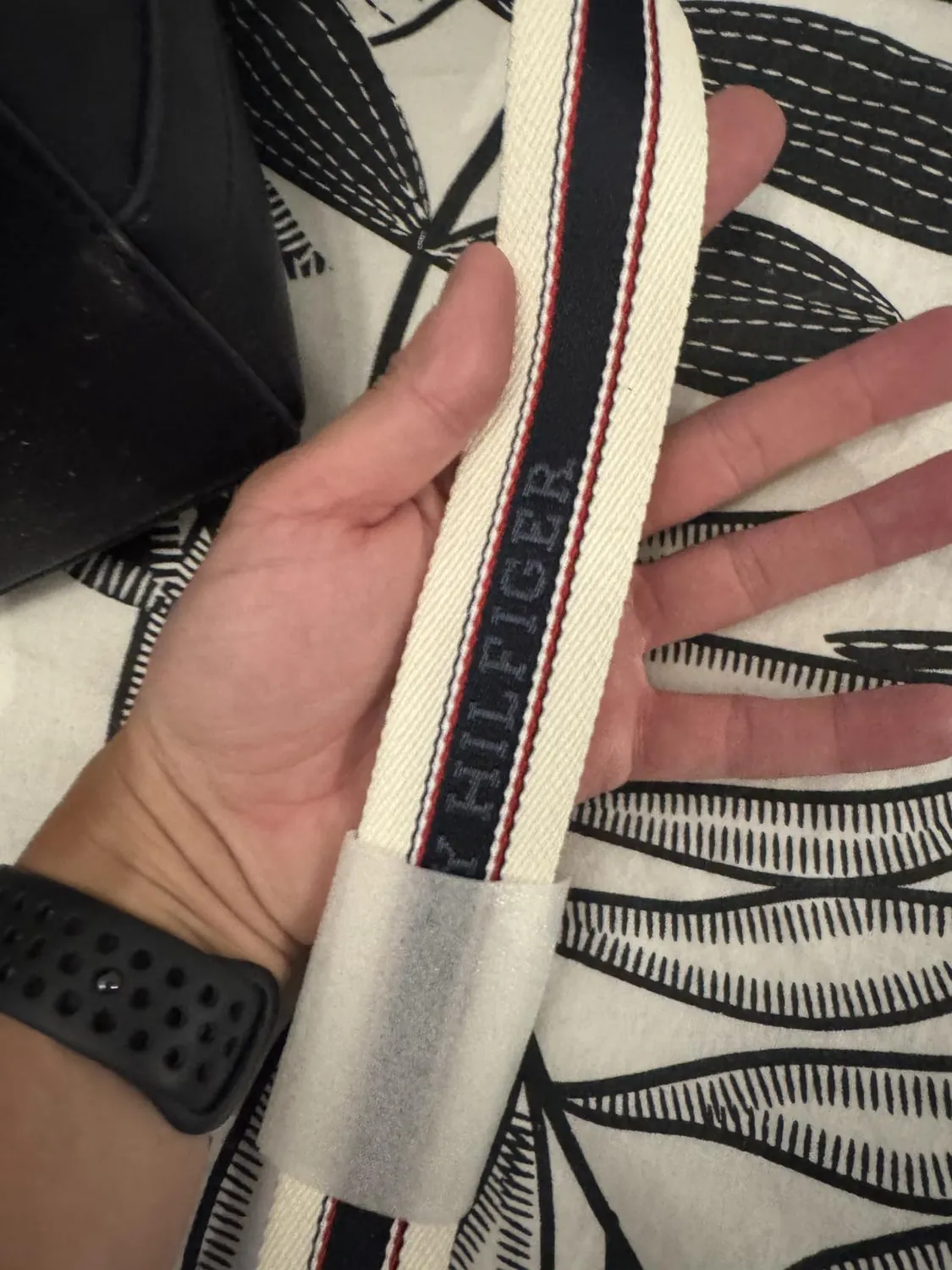 Tommy Hilfiger Logotape Crossover tracolla nera zip