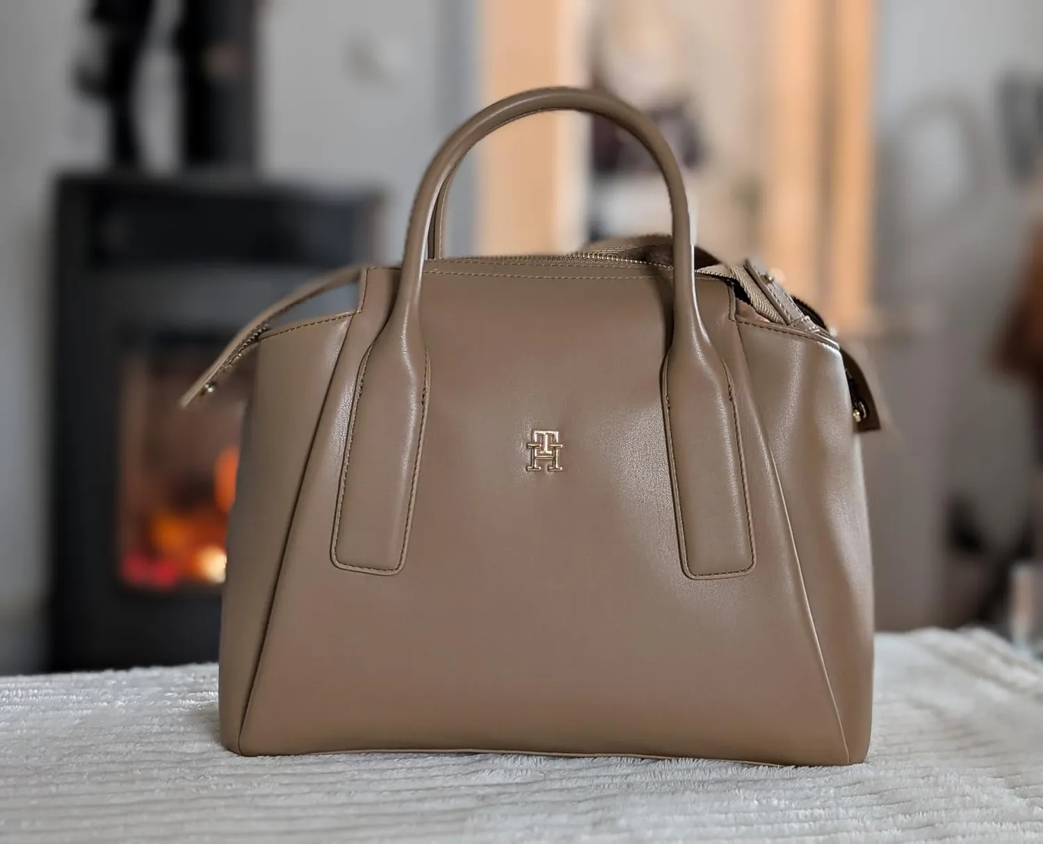TH Essential AW0AW18532 cartella beige crema