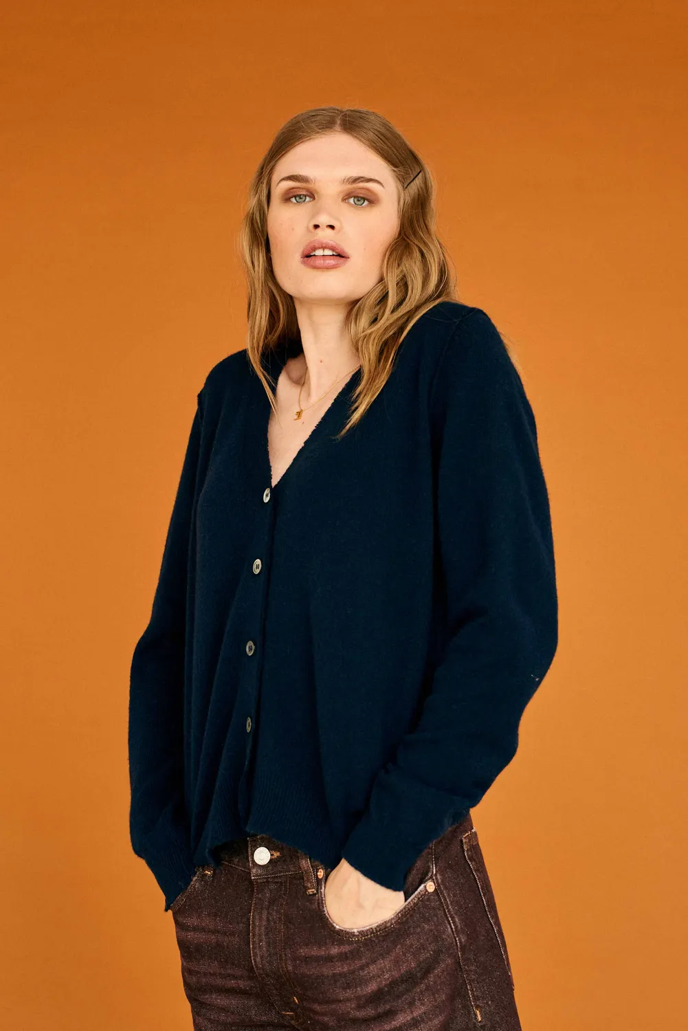 Jumper 1234 Distressed Vee cardigan cashmere navy blu