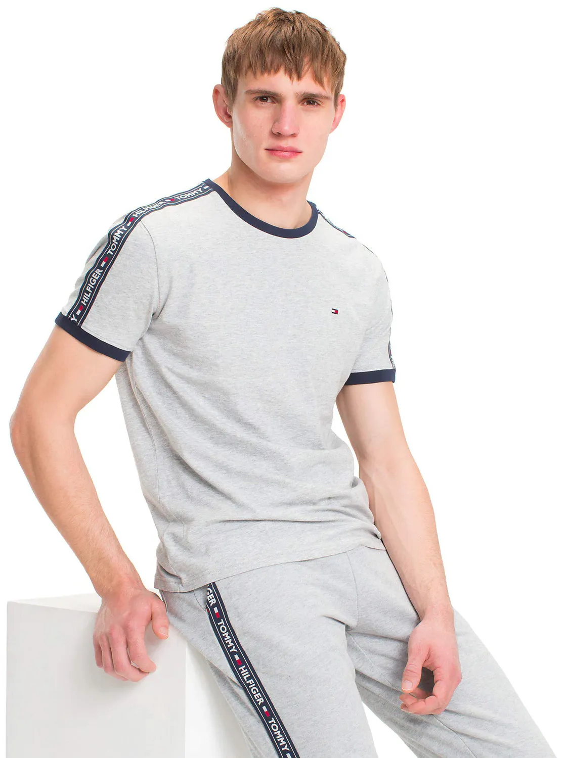 Tommy Hilfiger Adaptive RN Tee UM0UM00562 t-shirt grigia