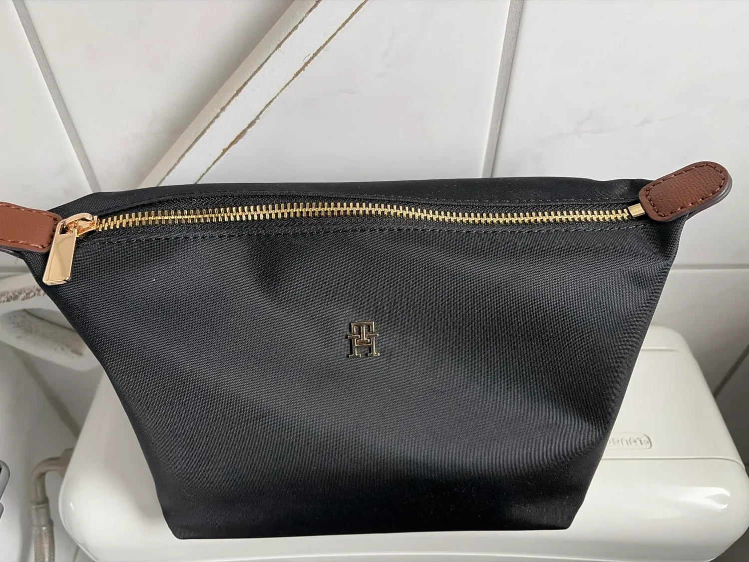 Tommy Hilfiger TH Icon Washbag AW0AW17727 beauty bordeaux