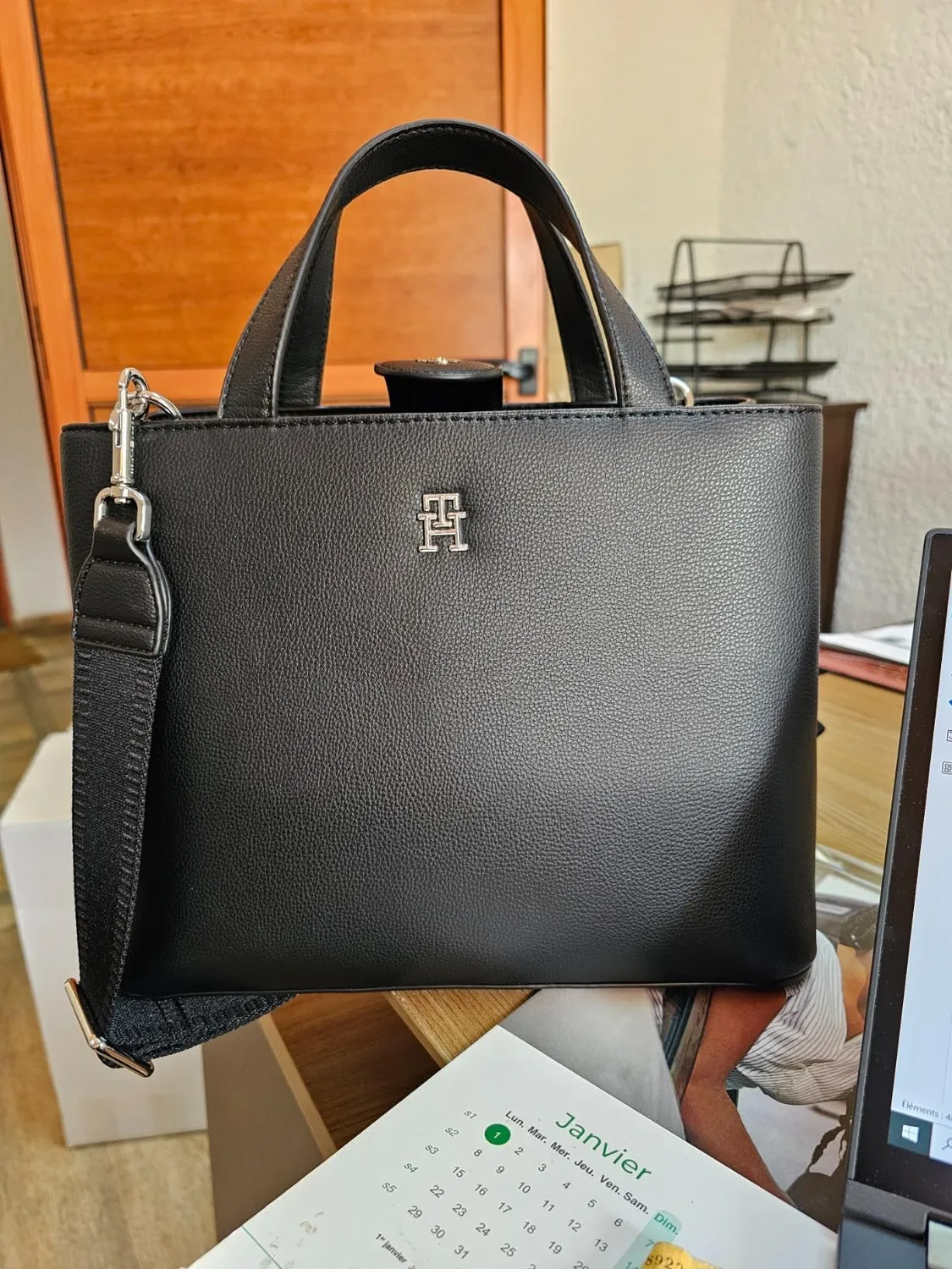Tommy Hilfiger TH Essential Satchel AW0AW15721 Borsa Donna Nero