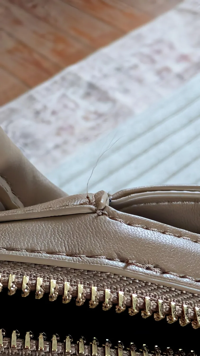 TH Essential AW0AW18532 cartella beige crema