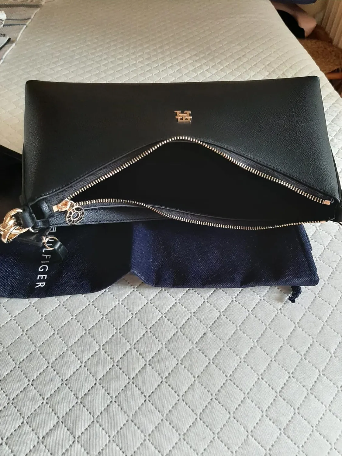Tommy Hilfiger Icon Borsa a Spalla Donna Nera Monete