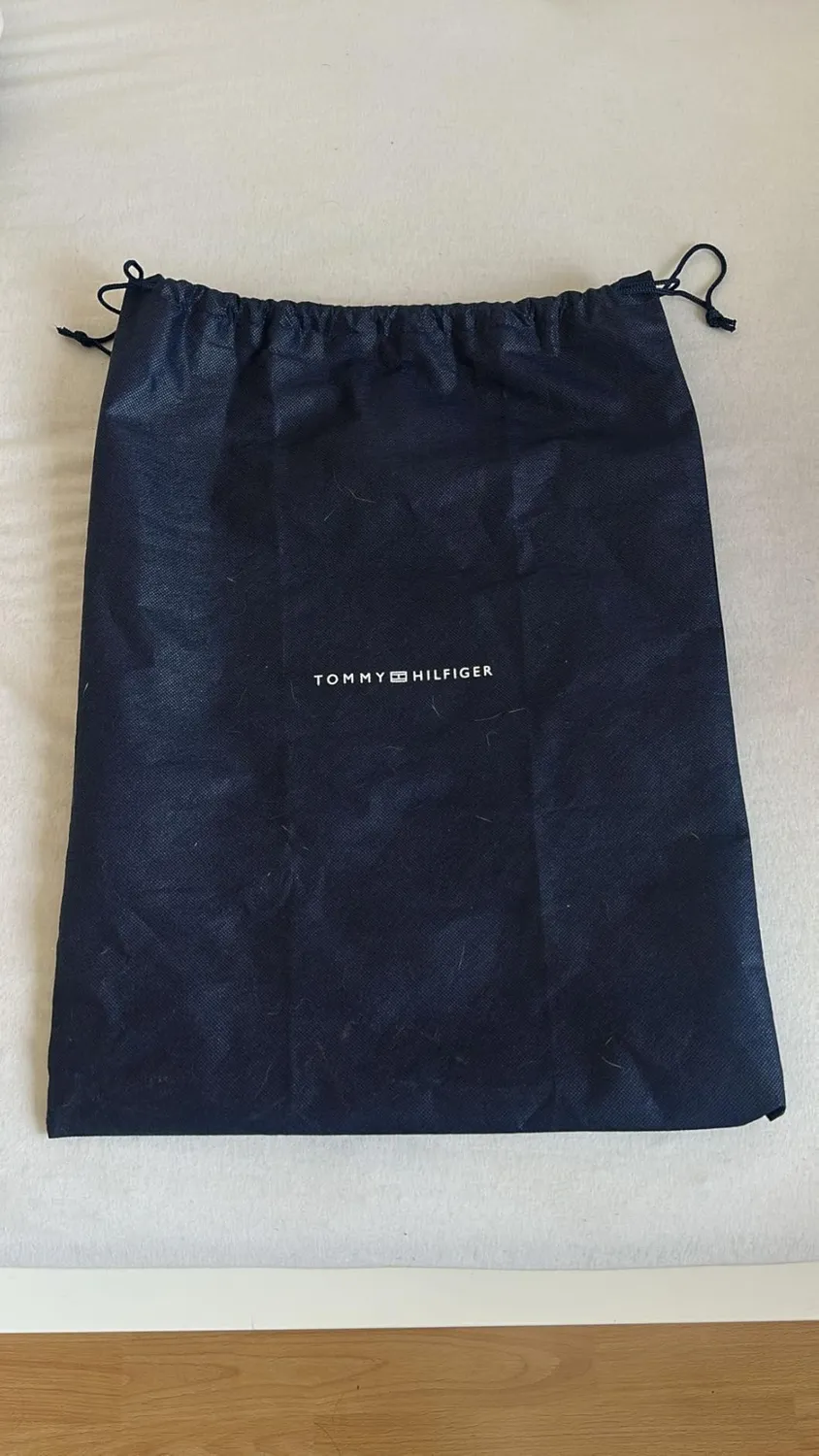 Tommy Hilfiger TH Daily Crossover AW0AW18378 tracolla rossa