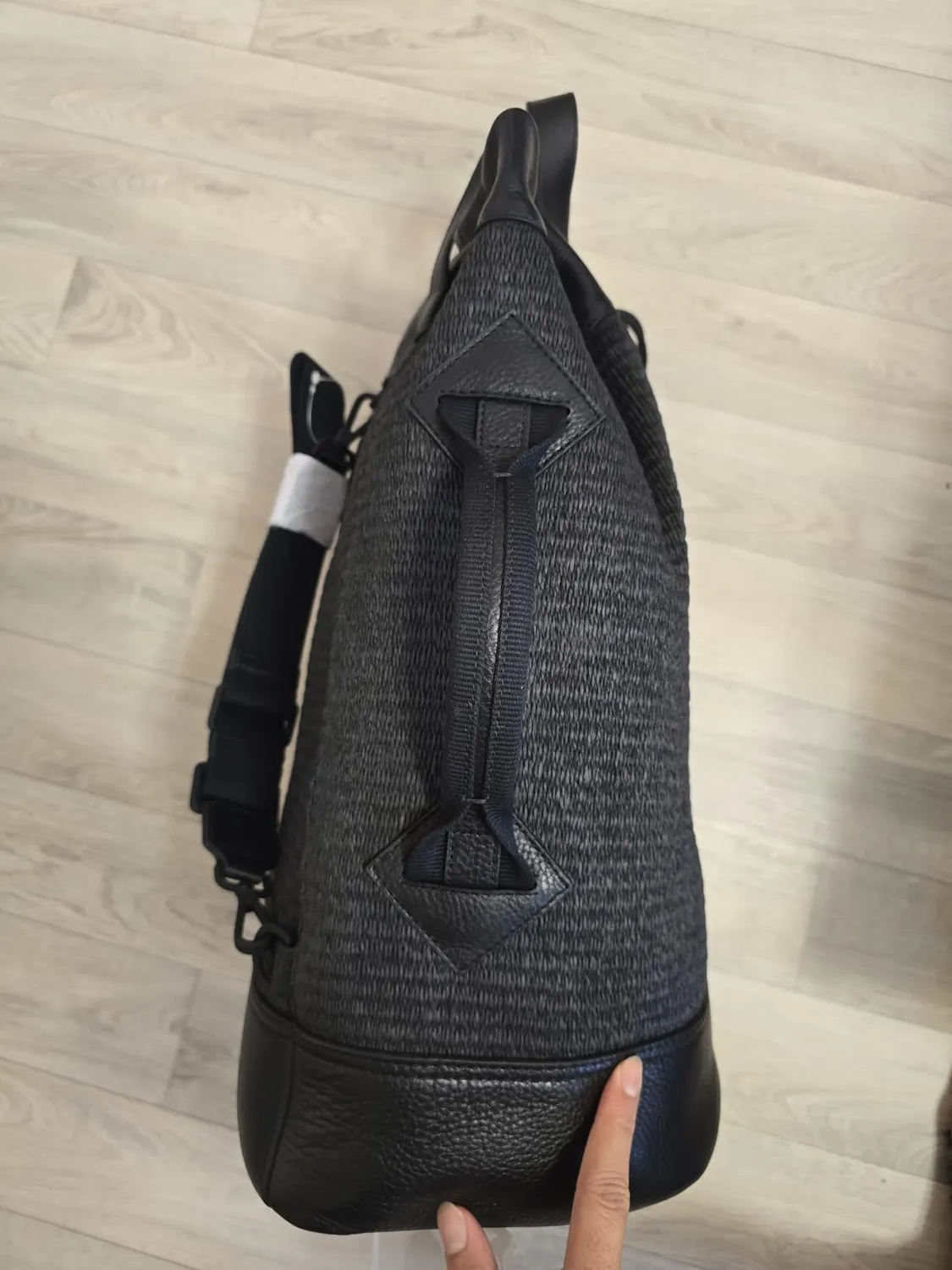 Tommy Hilfiger TH Raffia Sling AM0AM14084 borsa secchiello nero