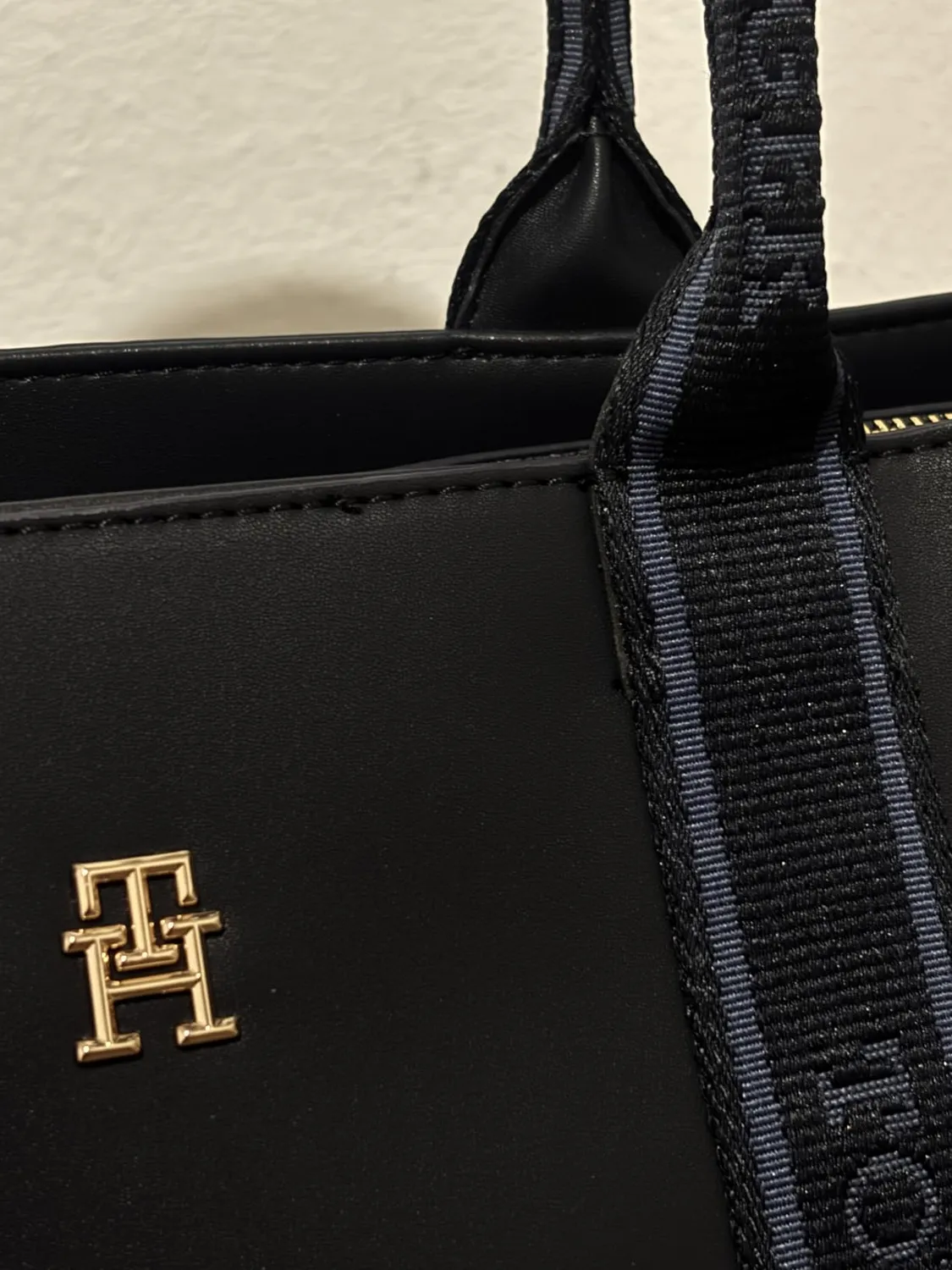 Tommy Hilfiger Logotape AW0AW17198 tote nera