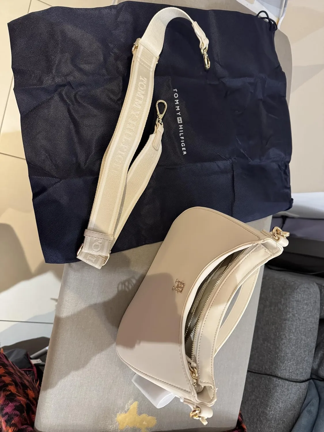 Tommy Hilfiger Logotape borsa a spalla beige Sugarcane zip