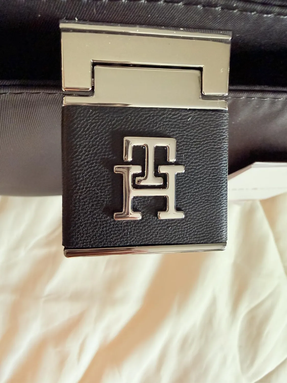 Tommy Hilfiger TH Her Med Satchel Nylon borsa nera