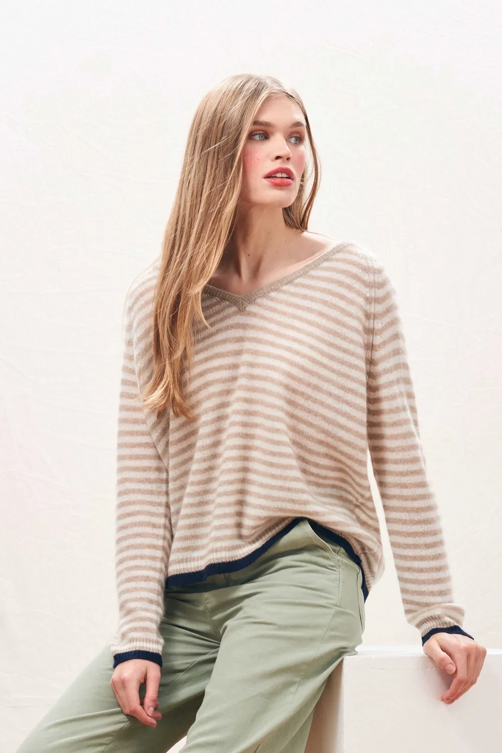 Jumper 1234 Little Stripe Vee maglione marrone scollo V