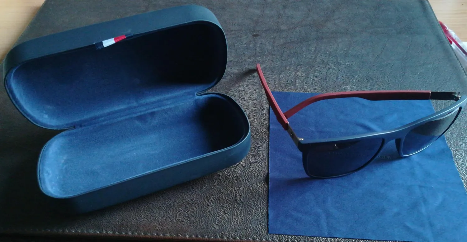Tommy Hilfiger occhiali da sole uomo sporty scuro