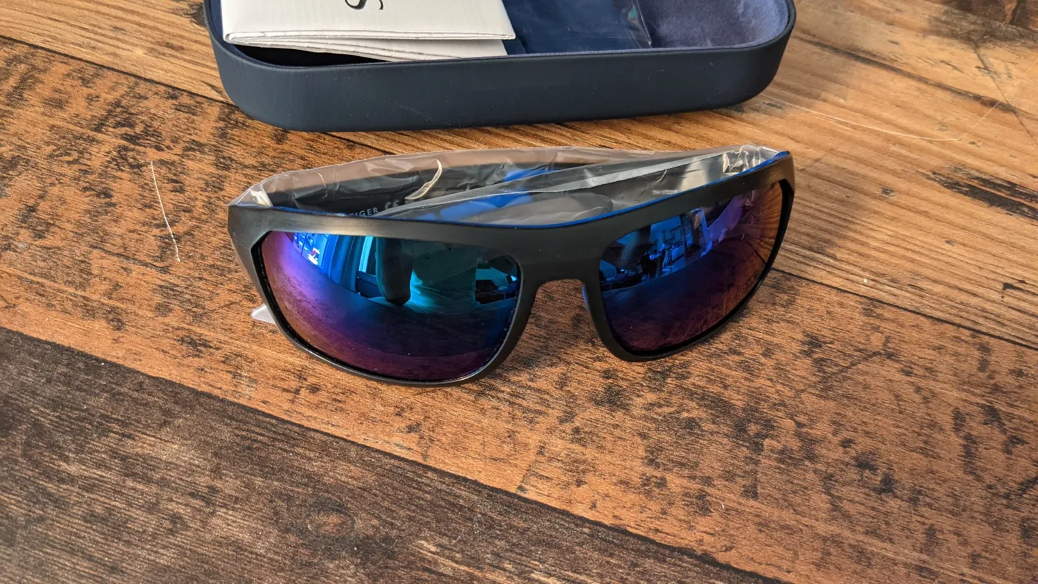 Tommy Hilfiger TH 1722/S occhiali da sole uomo avvolgenti