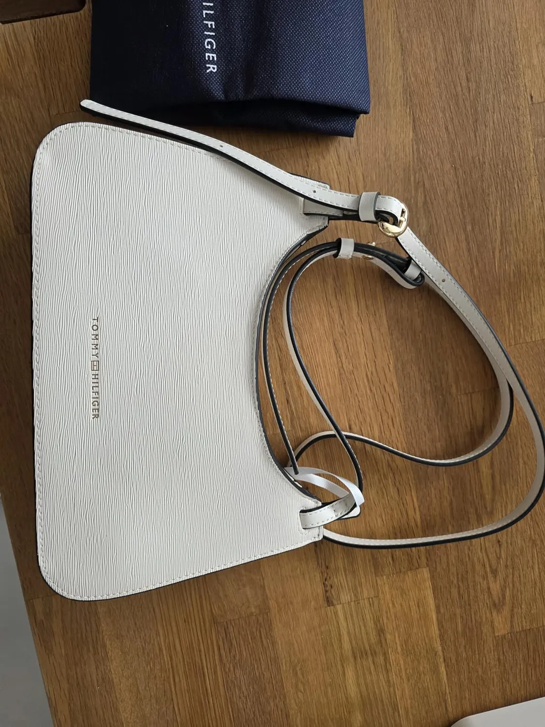 Tommy Hilfiger TH Modern Crossover AW0AW18619 borsa Safari Canvas