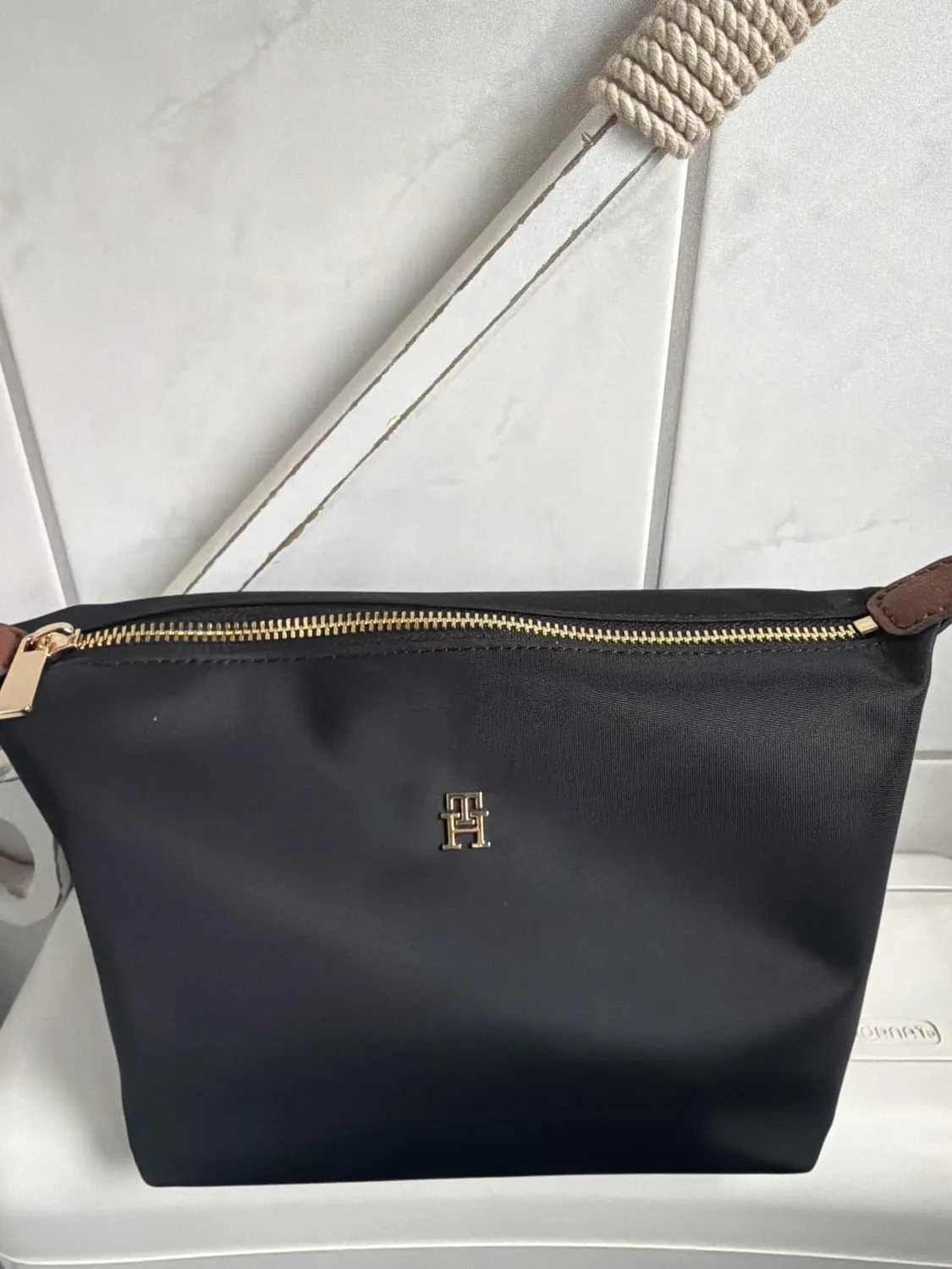 Tommy Hilfiger TH Icon Washbag AW0AW17727 beauty bordeaux