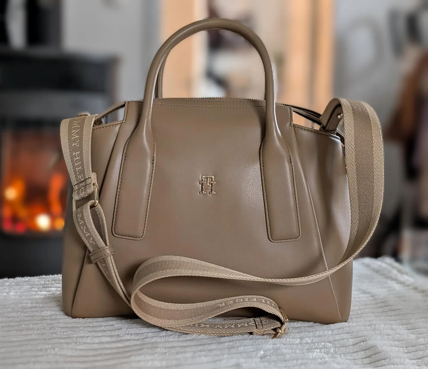 TH Essential AW0AW18532 cartella beige crema