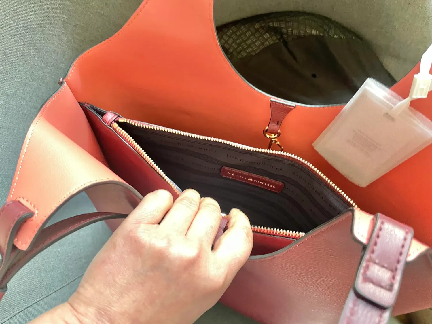 Tommy Hilfiger Modern Tote AW0AW18618 borsa donna marrone