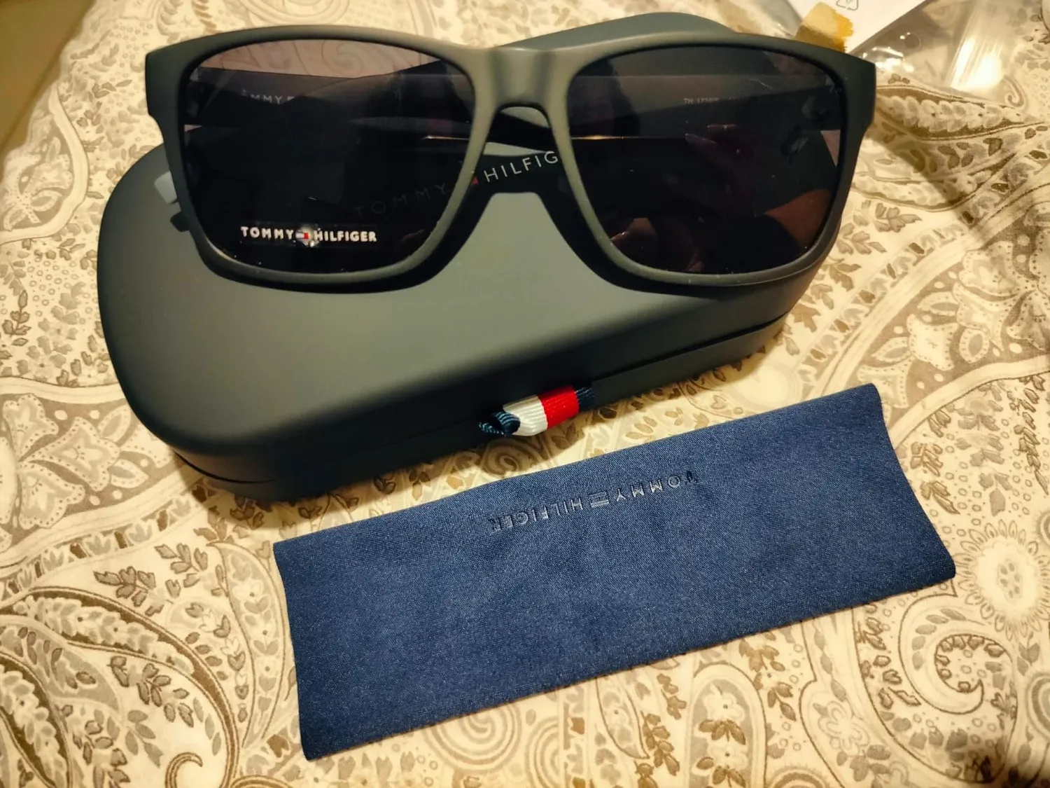 Tommy Hilfiger TH 1718/S occhiali sole uomo blu
