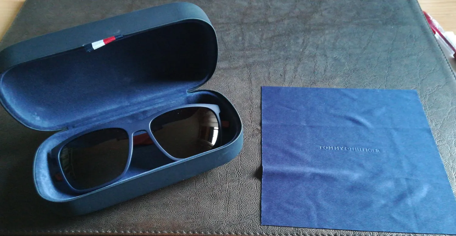 Tommy Hilfiger occhiali da sole uomo sporty scuro