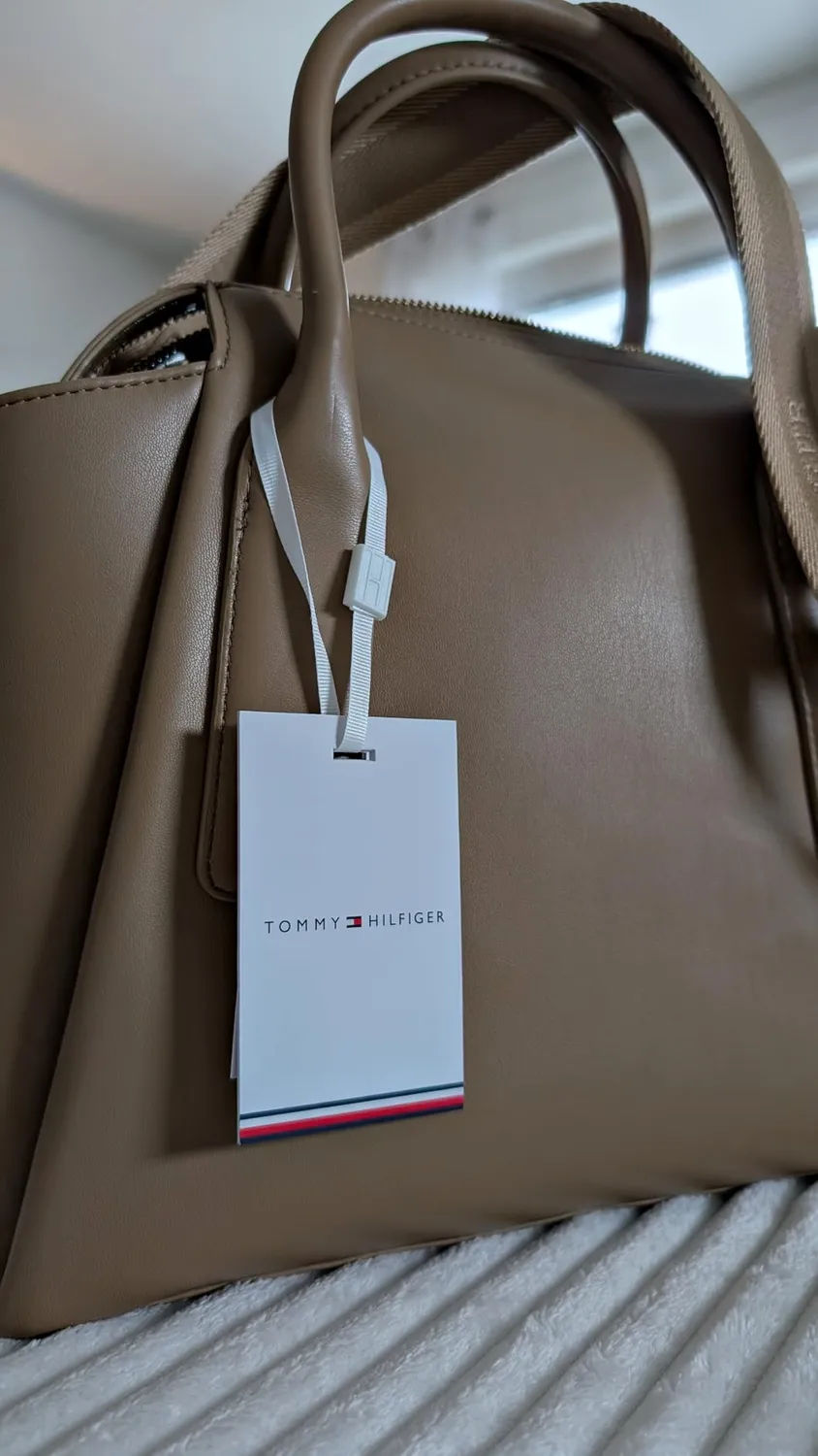 TH Essential AW0AW18532 cartella beige crema