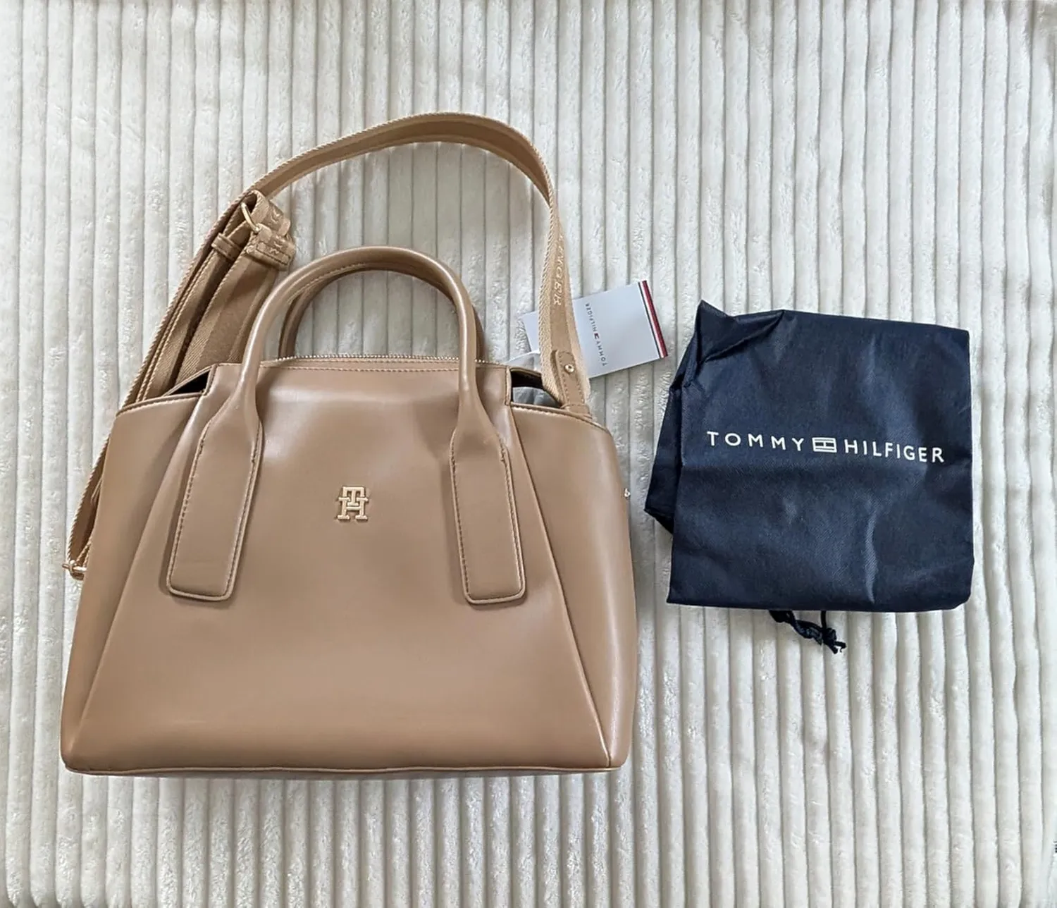 TH Essential AW0AW18532 cartella beige crema