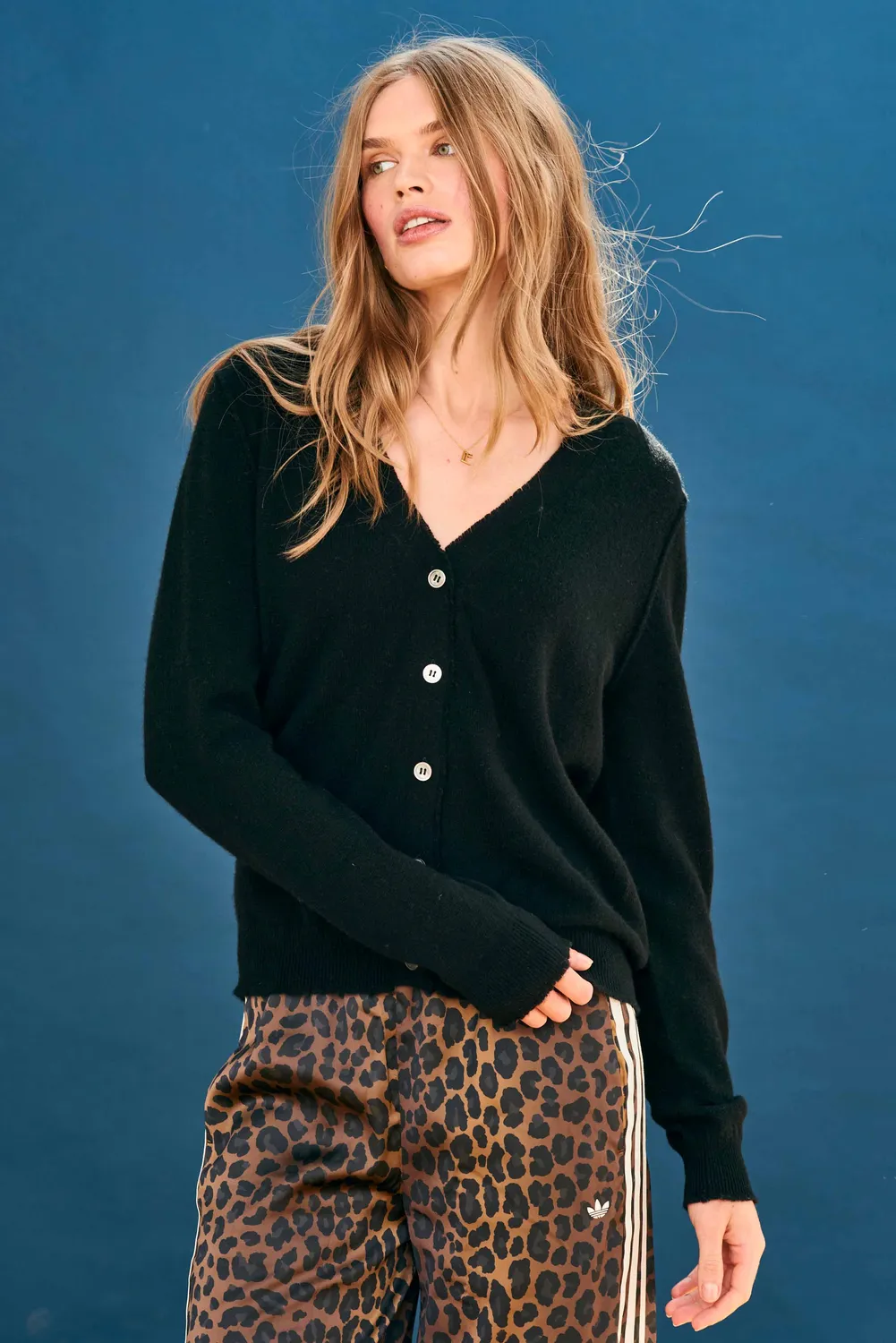 Jumper 1234 Distressed Vee cardigan cashmere nero